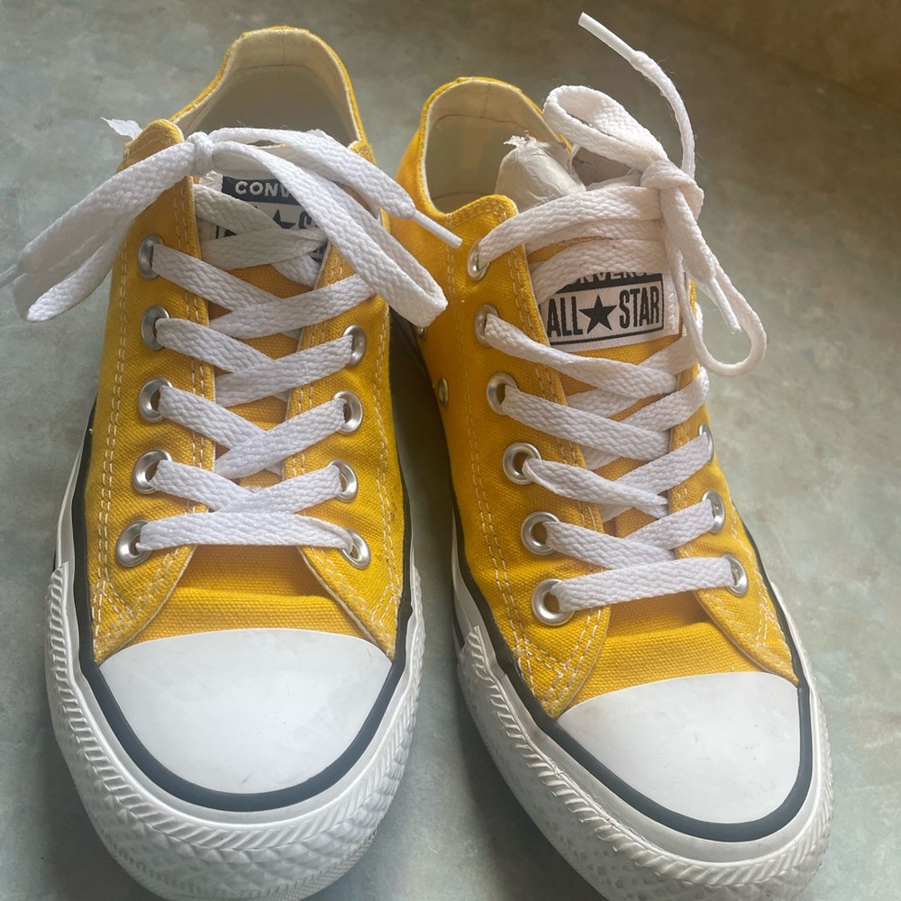 Women’s size 7 , men’s size 5, Converse Yellow Low-Top Sneakers